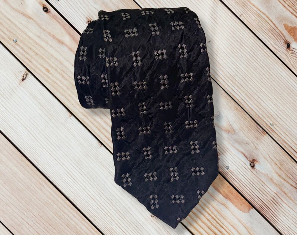 Metropolitan View Silk Tie - Black - Geometric Flowers